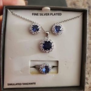 Brand new necklace set